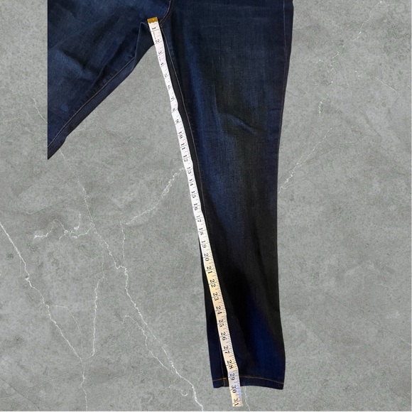 Guess jeans size 32 length 30. - Picture 3 of 4